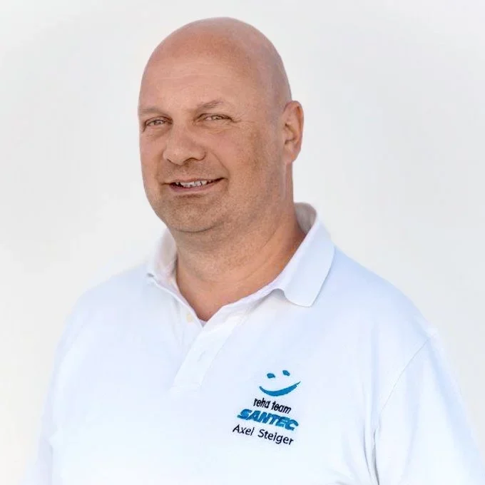 Ein Portrait Foto von Axel Steiger Betriebsleiter des Santec Standorts Neu Isenburg