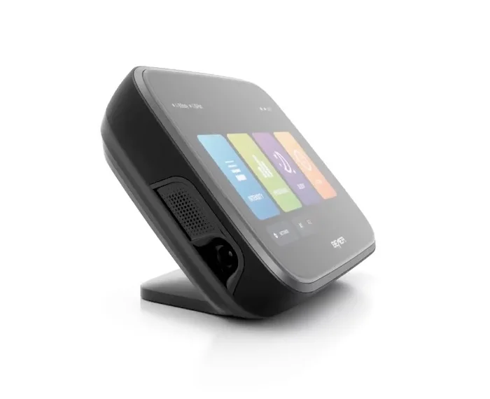 BEMER evo Steuergerät mit Touchdisplay auf Standfuß, freigestellt auf weißem Hintergrund.