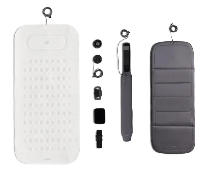 BEMER Premium evo Set mit Anwendungsmatte, Steuergerät, Gurt und Zubehör auf weißem Hintergrund.